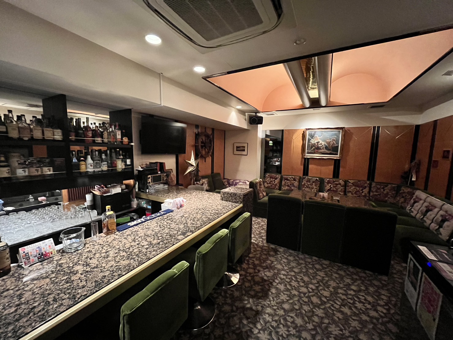 広々とした店内
